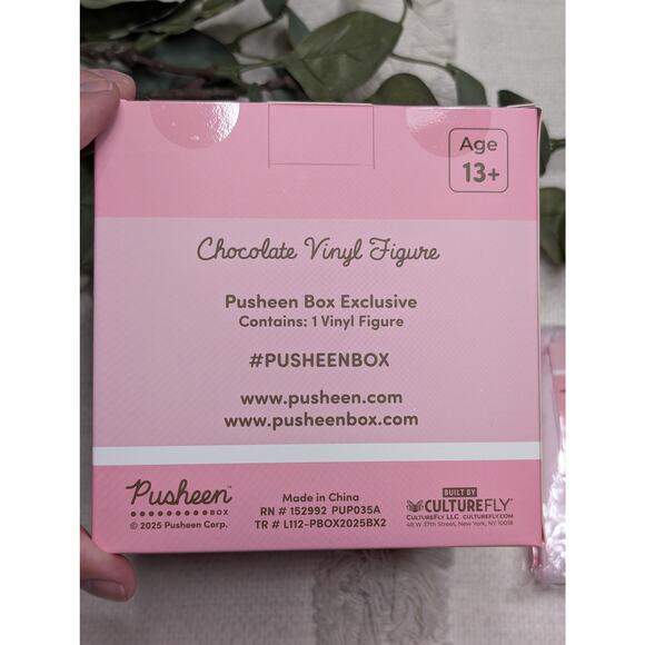 Pusheen Sweet Treats Vinyl Collectible and Satin Bandana - Picture 5 of 5